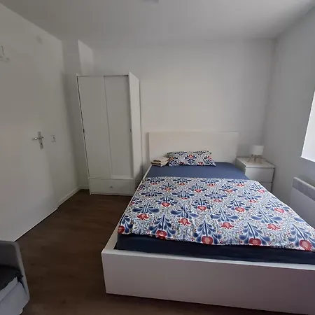 Apartmenthaus Kareth شقة